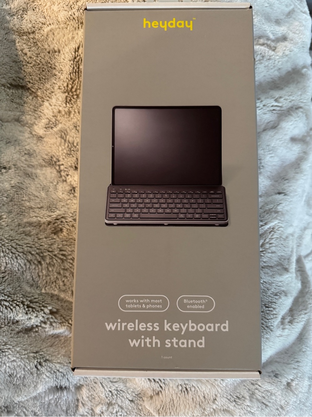 heyday Wireless Keyboard with Stand - Gray